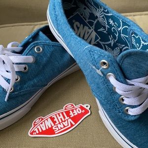 NWT Vans blue canvas lace up sneakers size 6.5, with floral details